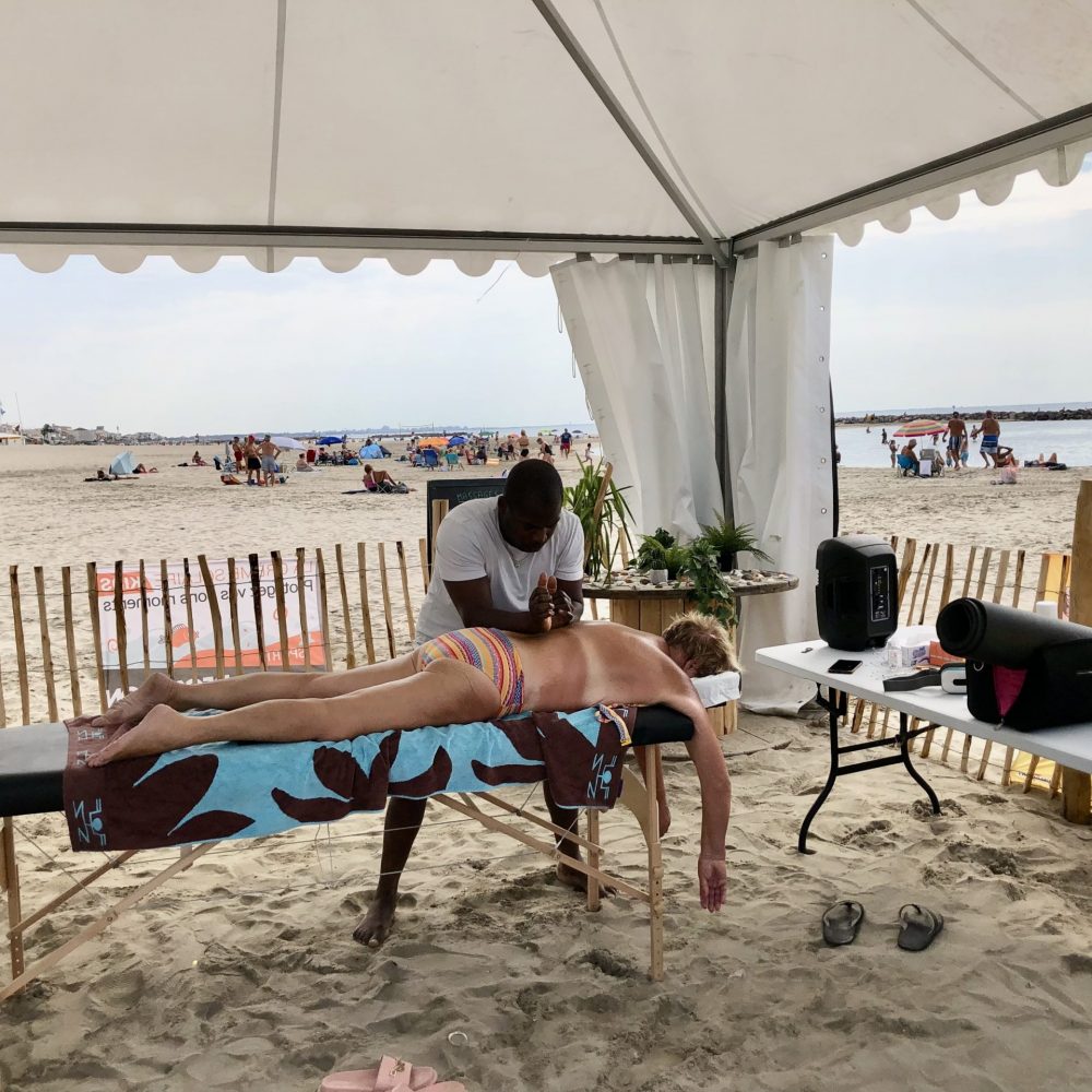 massage-plage-privee-tiky-beach-carnon-plage